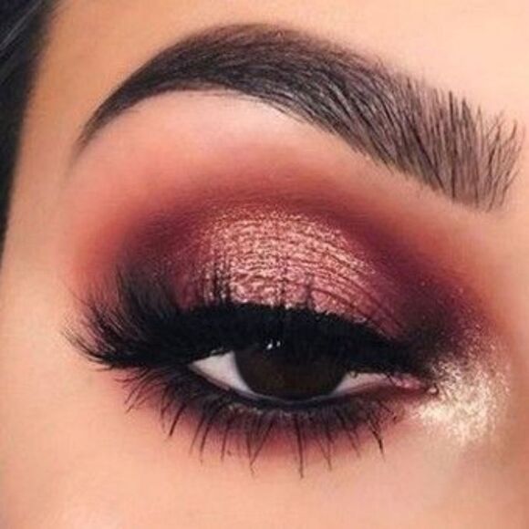 MAC Matte Eyeshadow in Haute Sauce (Intense Brick Red) - Picture 8 of 15